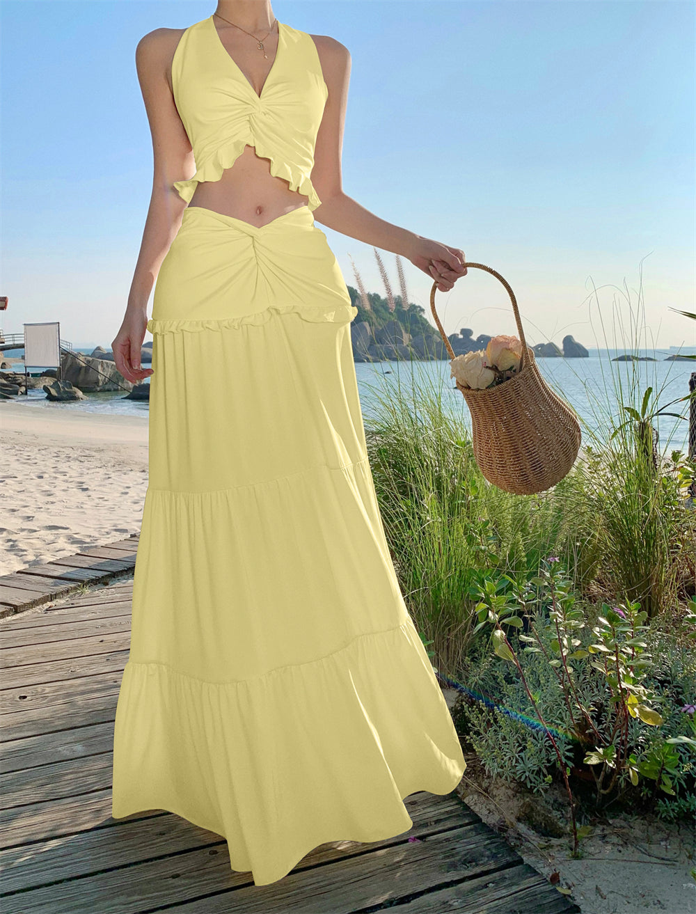 Beautiful outfit set V-neck halter top skirt sexy holiday style two-piece suit R0652