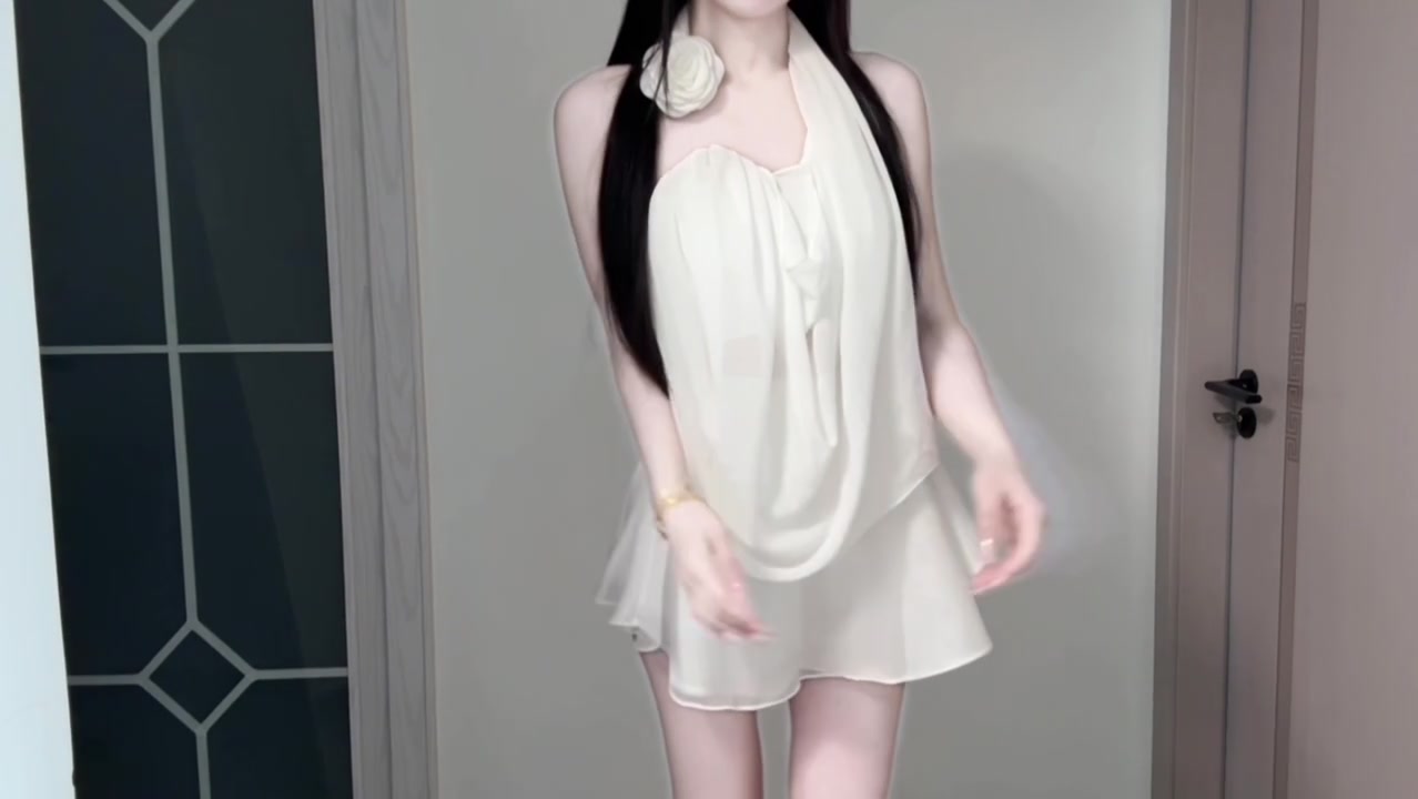 A complete set of pure and relaxed white halter top and short skirt two-piece suit R0833