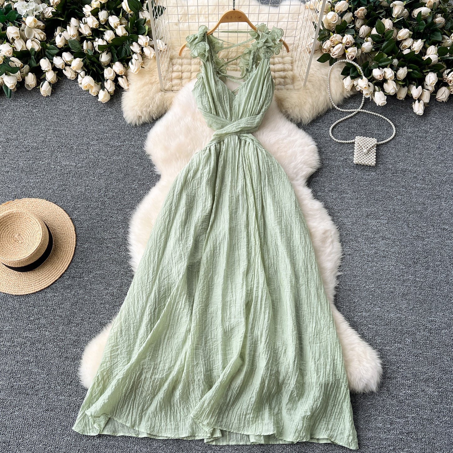 Sexy ruffled halter dress with open back and hollow waist, slim French holiday dress R2208