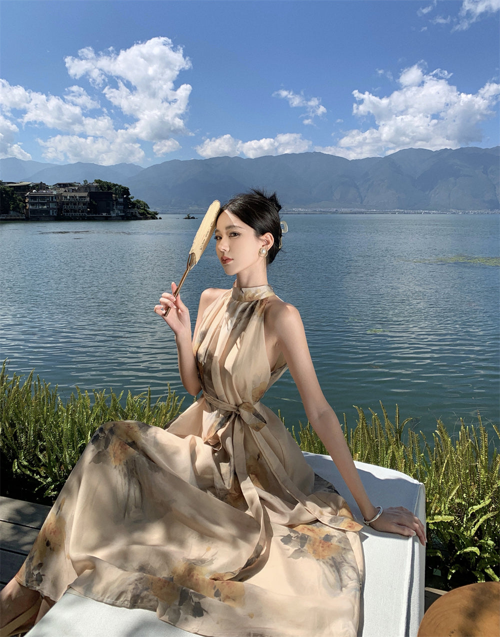 Retro high-end backless sexy halter neck dress waist temperament holiday long dress R1435