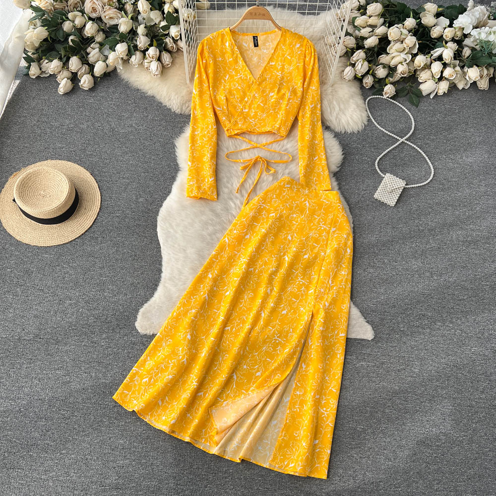 Holiday style retro floral suit long-sleeved French slim V-neck top + split skirt two-piece suit R2271