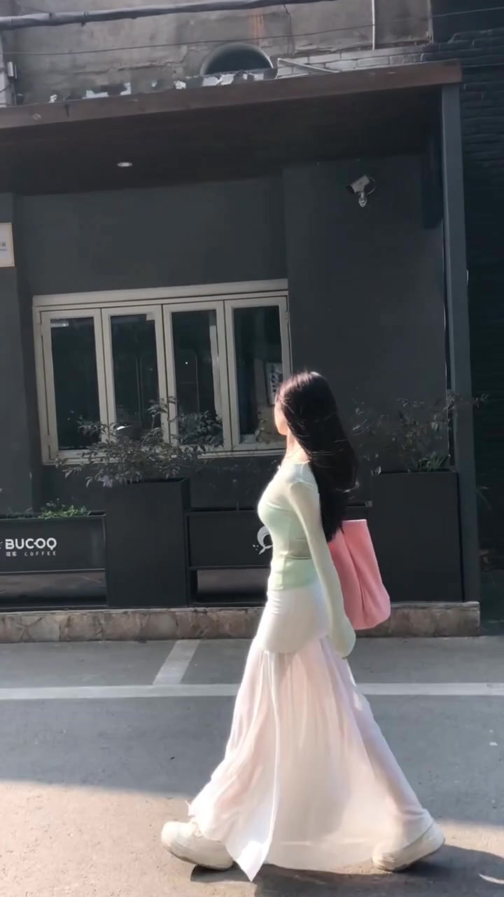 2025 Cool and Relaxed Wear Set Green Long-sleeved T-shirt Vest Skirt Three-piece Set R0497