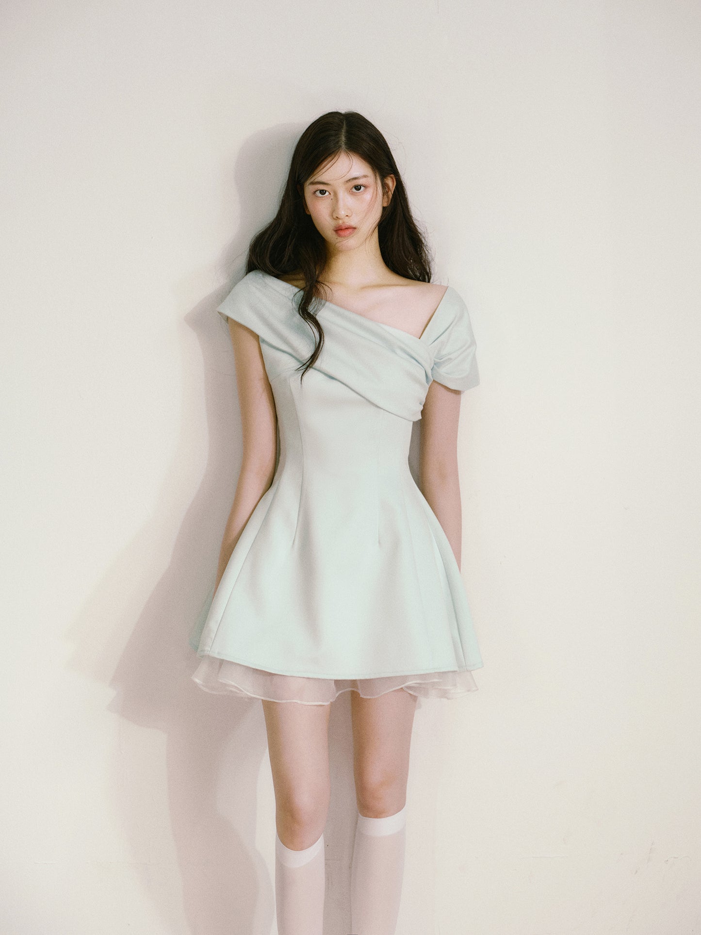 Mint green one-shoulder dress Qianjinfeng niche design unique beautiful waist skirt R5128