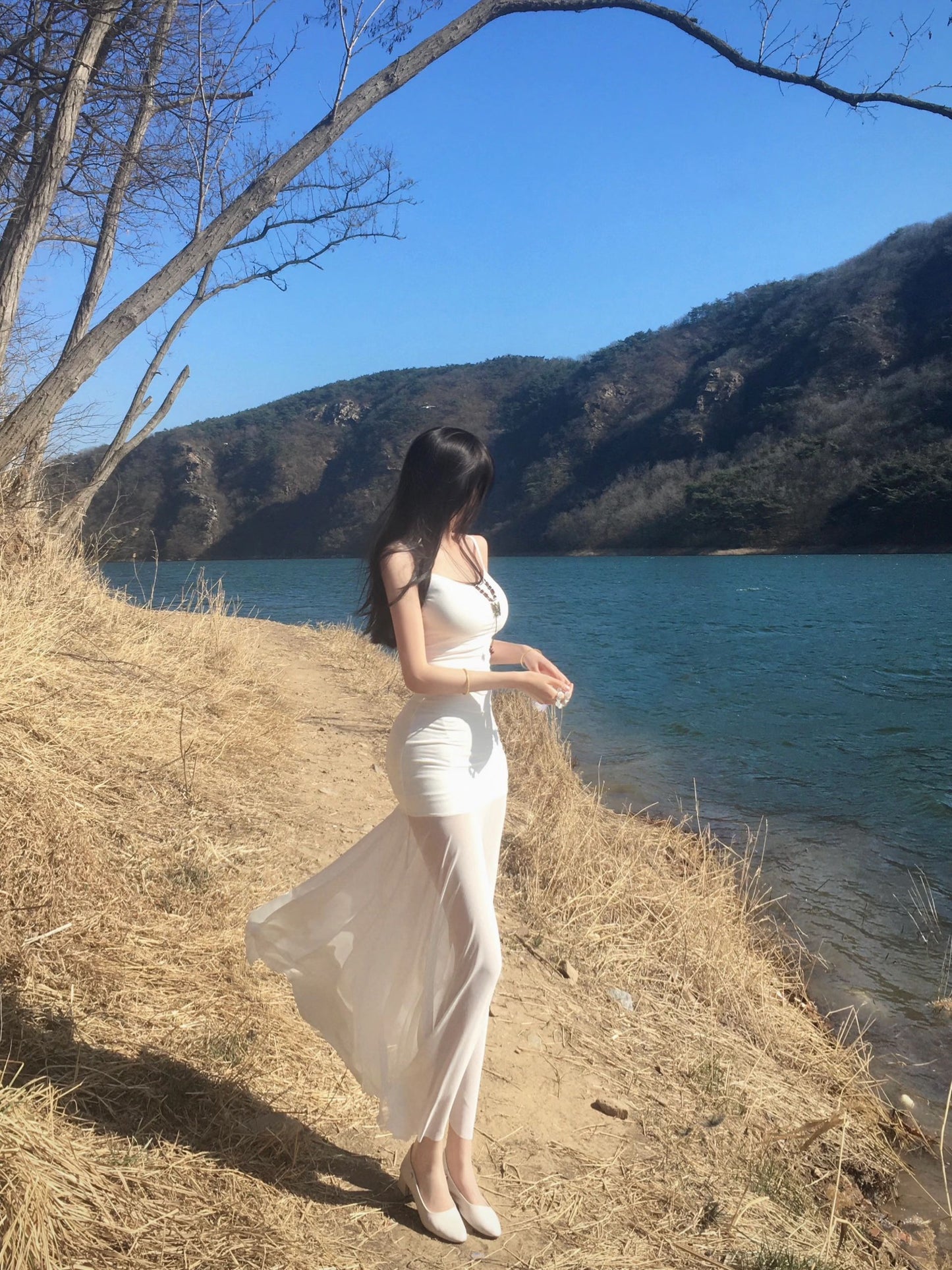 White suspender dress 2025 new beautiful waist hip skirt R0555