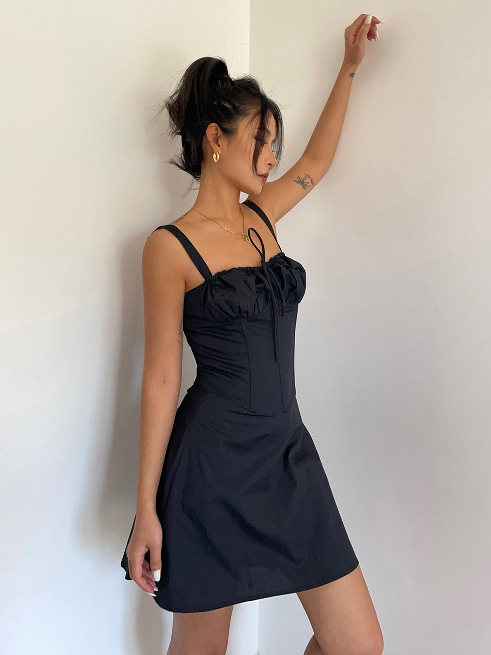 Sexy lace-up tube top suspender dress with design and slim waist and fishbone strappy short skirt R3049