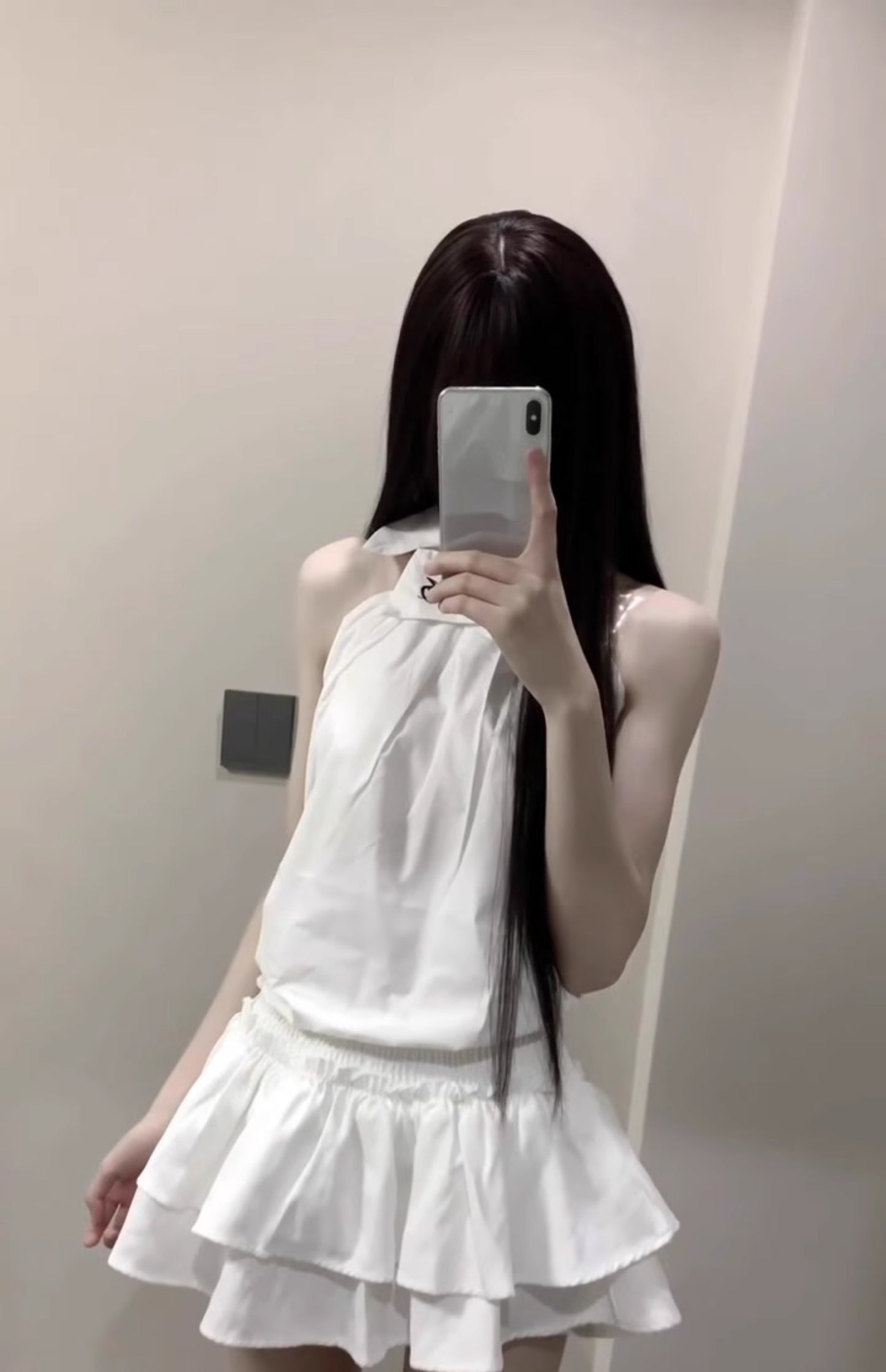 Gentle temperament beautiful white halter neck top puffy skirt two-piece set R0842