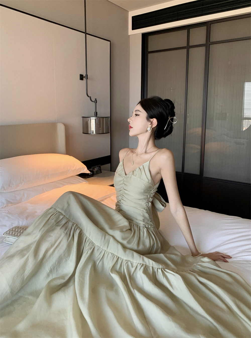 French high-end backless suspender dress sexy V-neck super fairy A-line long skirt R1467