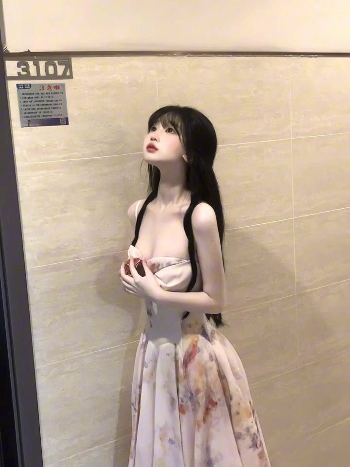 A rich girl's outfit with floral suspender dress, gentle temperament, waisted A-line long skirt R0489