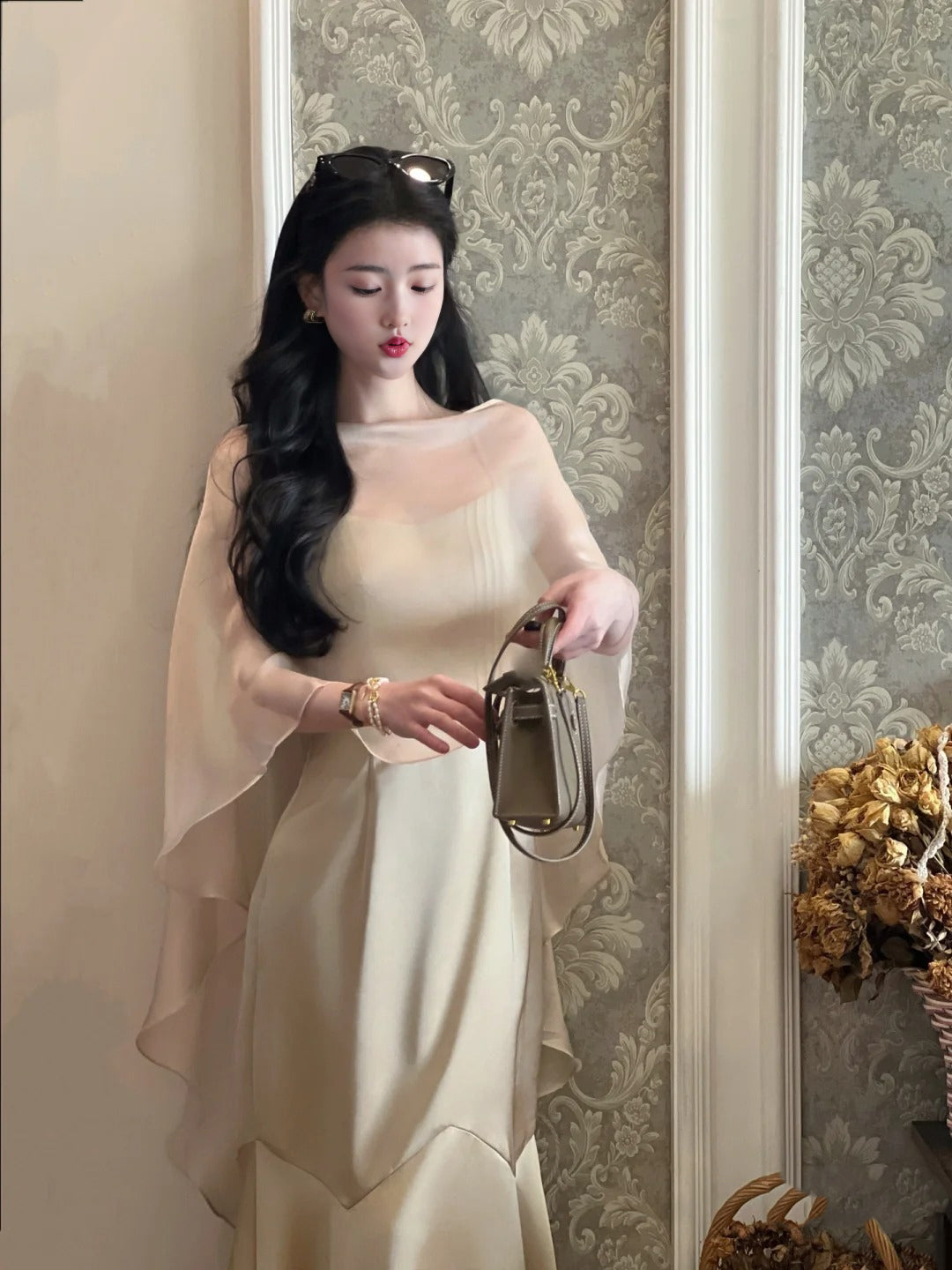 A Thousand-dollar sling dress with satin fishtail skirt and a shawl on the outside, two-piece dress R0507