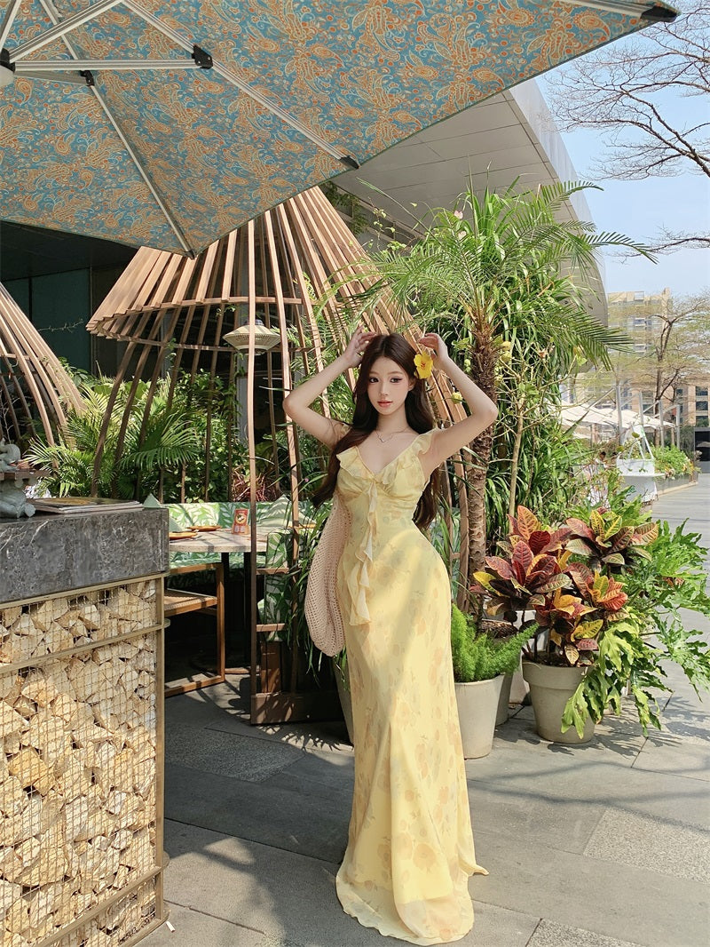 Yellow v-neck floral dress with ruffles, beautiful and unique waist-hugging hip skirt R0500