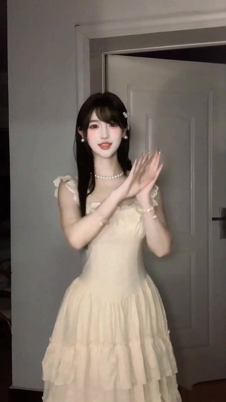 A-line princess dress with small flying sleeves and a sweet fluffy cake waist R0501