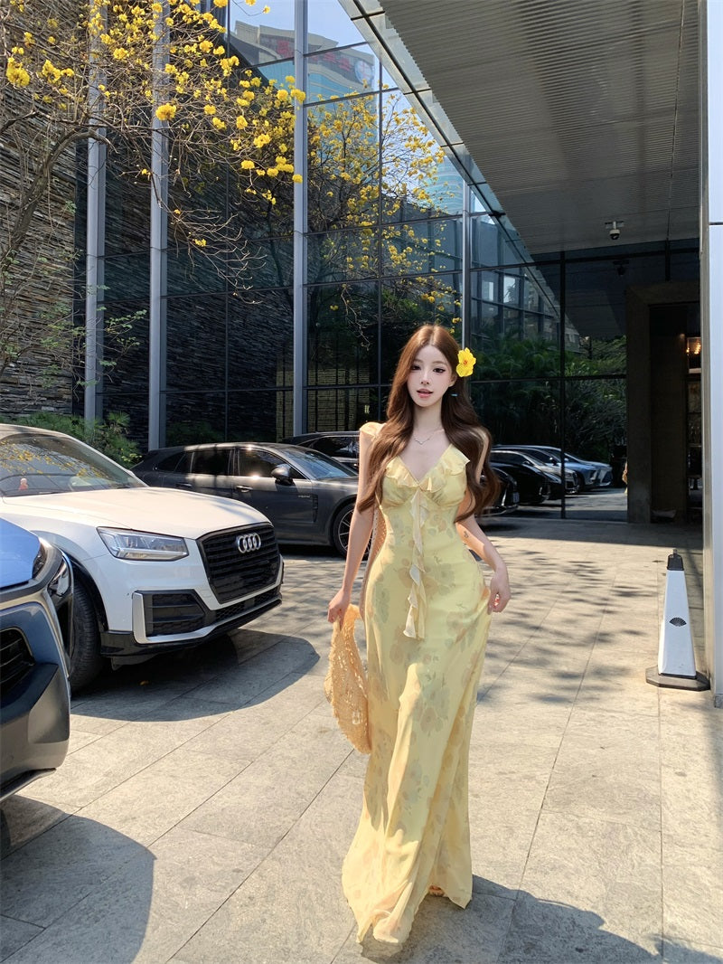 Yellow v-neck floral dress with ruffles, beautiful and unique waist-hugging hip skirt R0500
