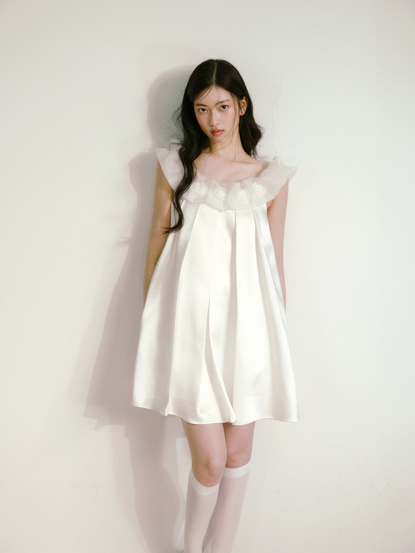 White satin glossy three-dimensional pleated dress cloud collar three-dimensional flower baby dress R5168