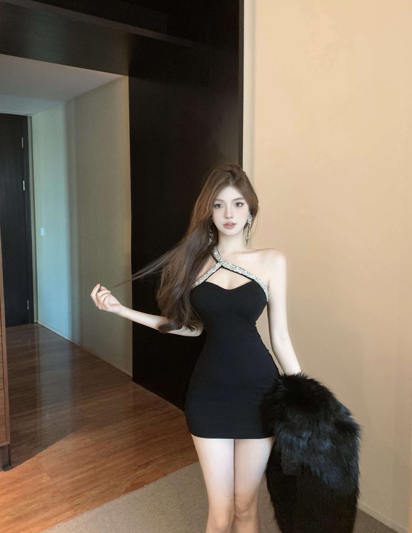 Sexy heavy diamond dress with off-shoulder high waist, slim and slim, short black dress R3674