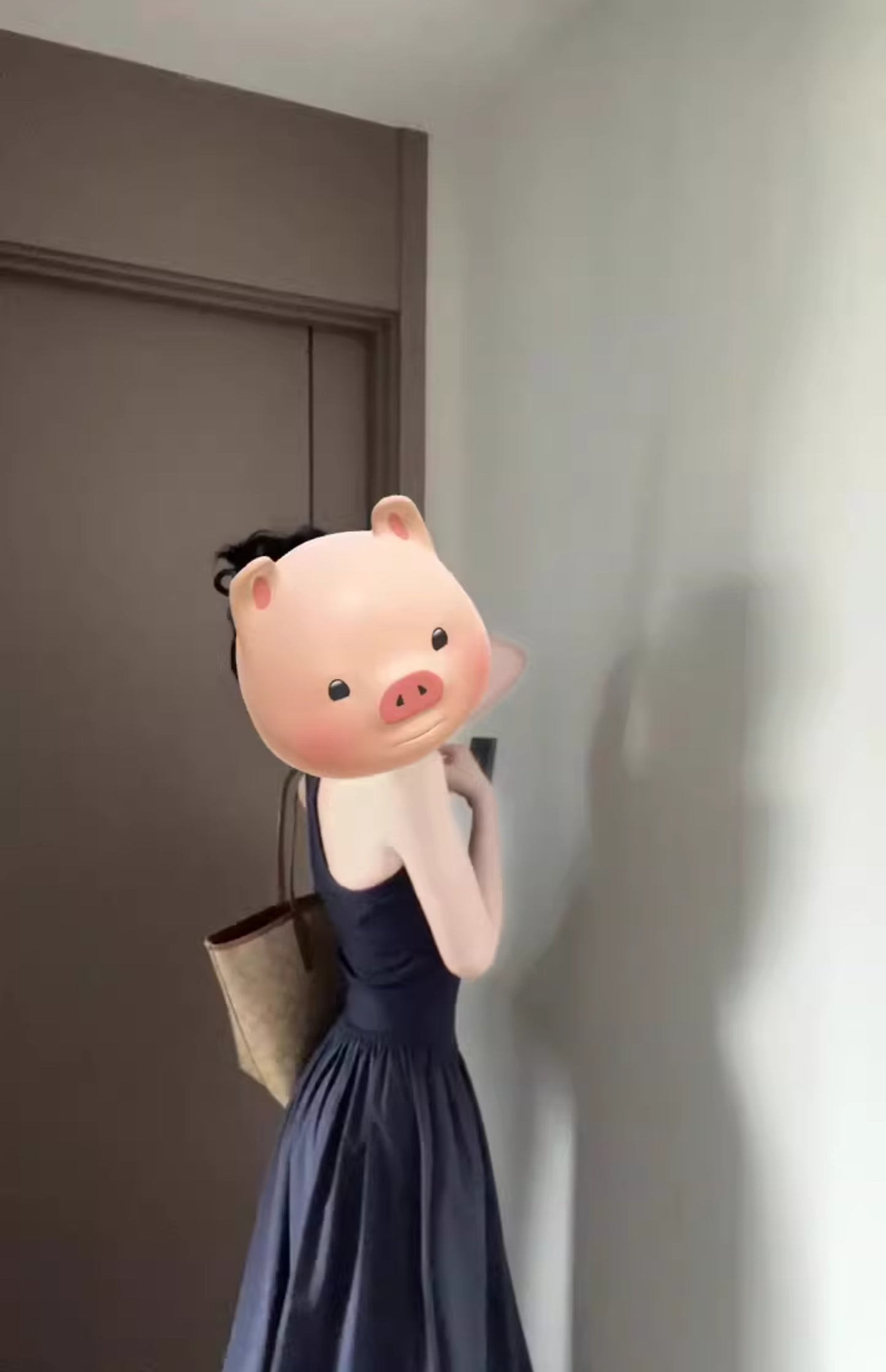 Black dress temperament high-end sleeveless halter neck waist long dress design backless dress R0438