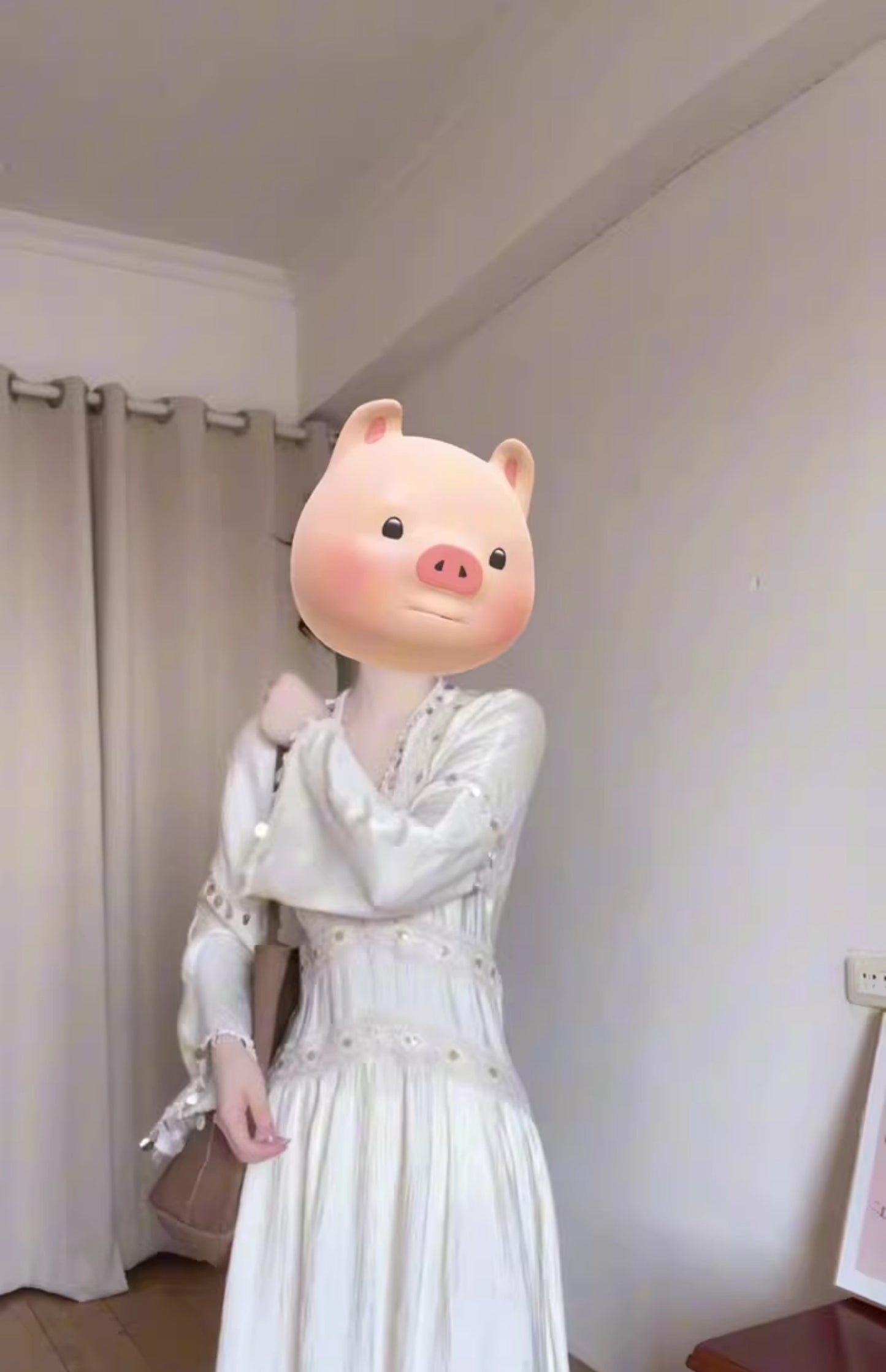 Seaside holiday style v-neck dress 2025 spring new beautiful unique waist temperament long dress R0440