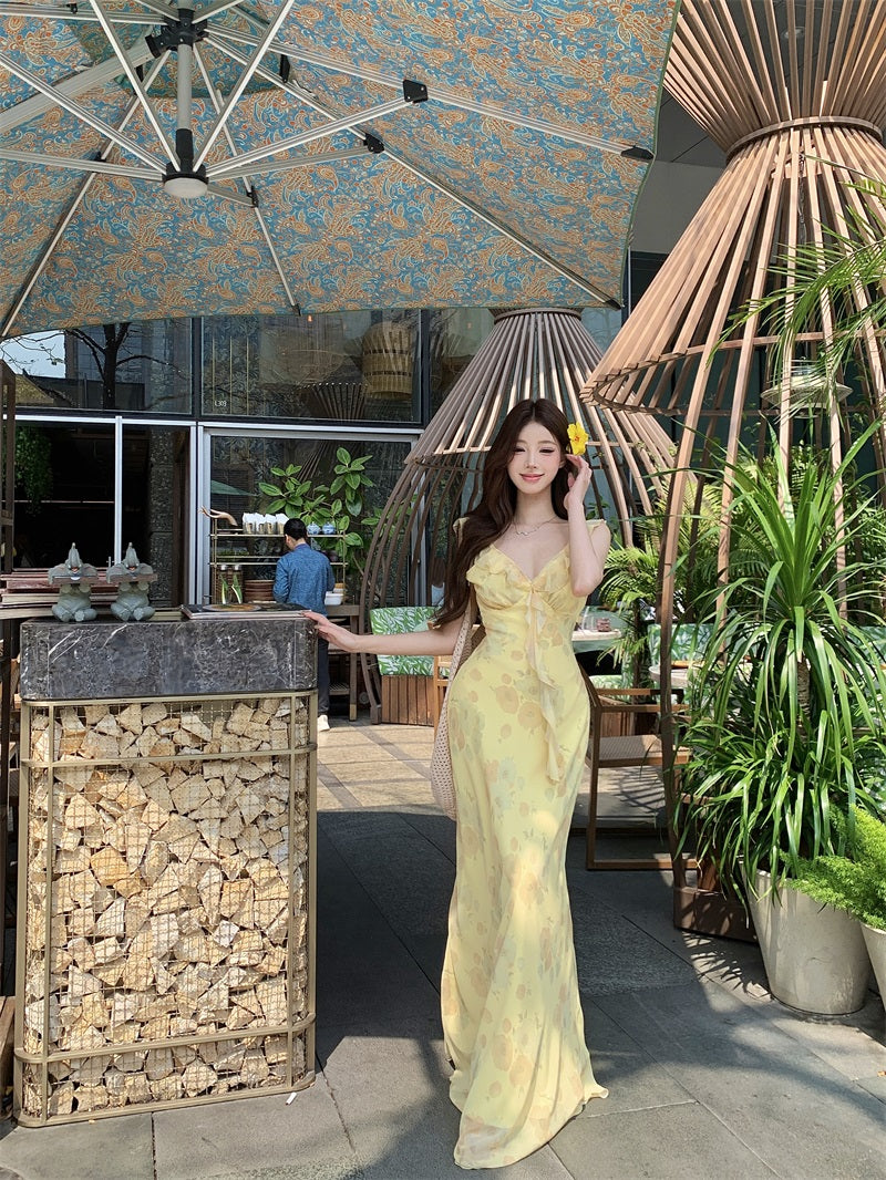 Yellow v-neck floral dress with ruffles, beautiful and unique waist-hugging hip skirt R0500