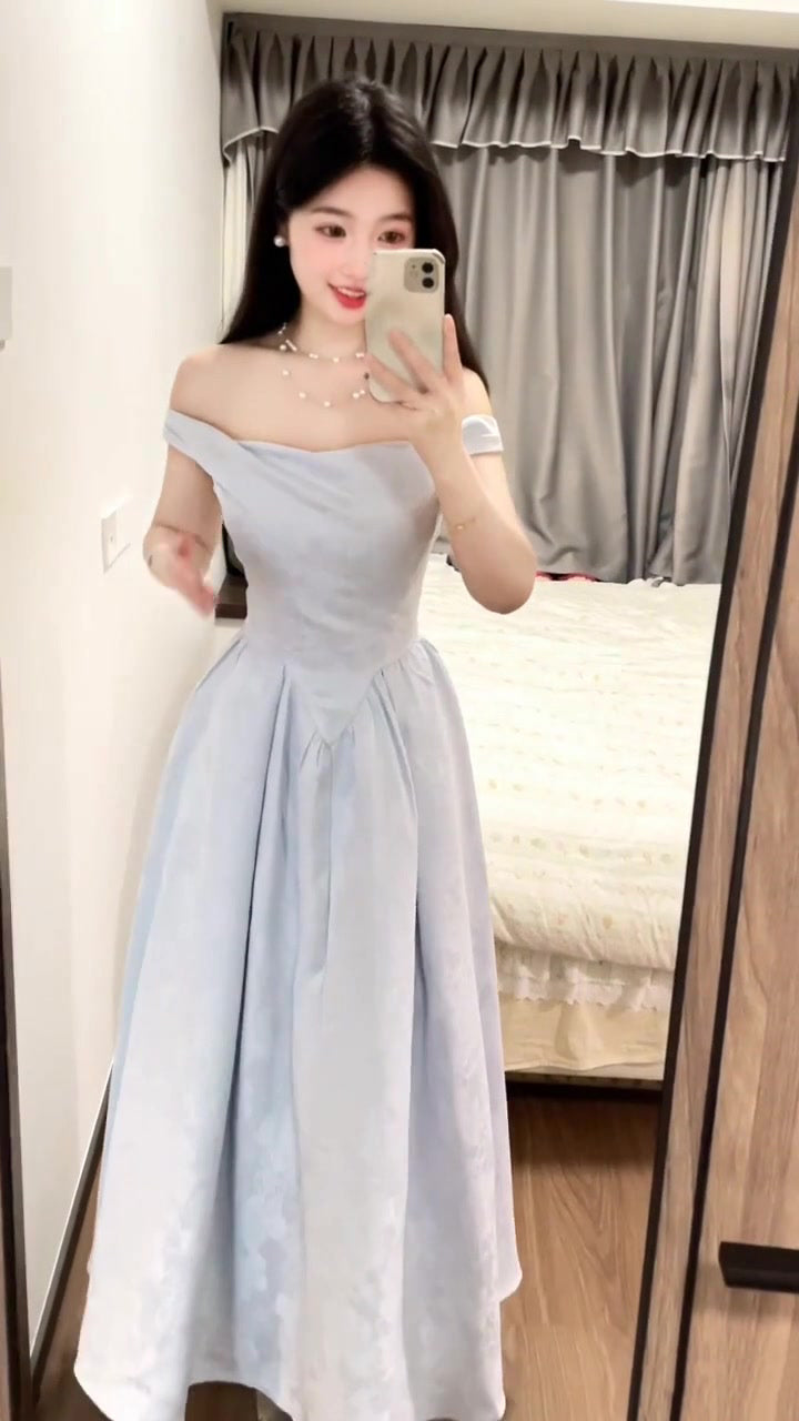 Blue jacquard suspender dress with a slender neckline and a fluffy long skirt. R0524