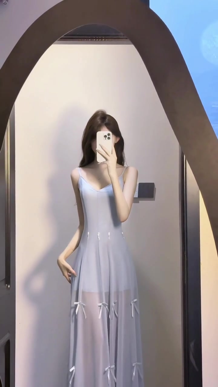 Blue suspender dress, one dress can be worn in many ways, waist-hugging temperament long dress R0529