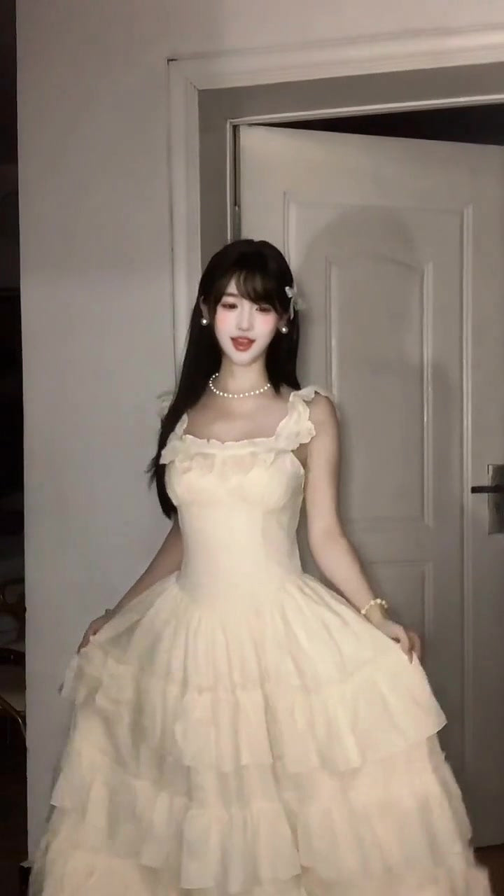 A-line princess dress with small flying sleeves and a sweet fluffy cake waist R0501