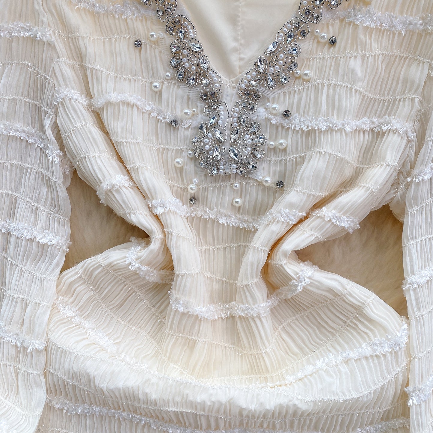 2025 new diamond beaded V-neck slim short ruffled skirt French puff sleeve dress R2352