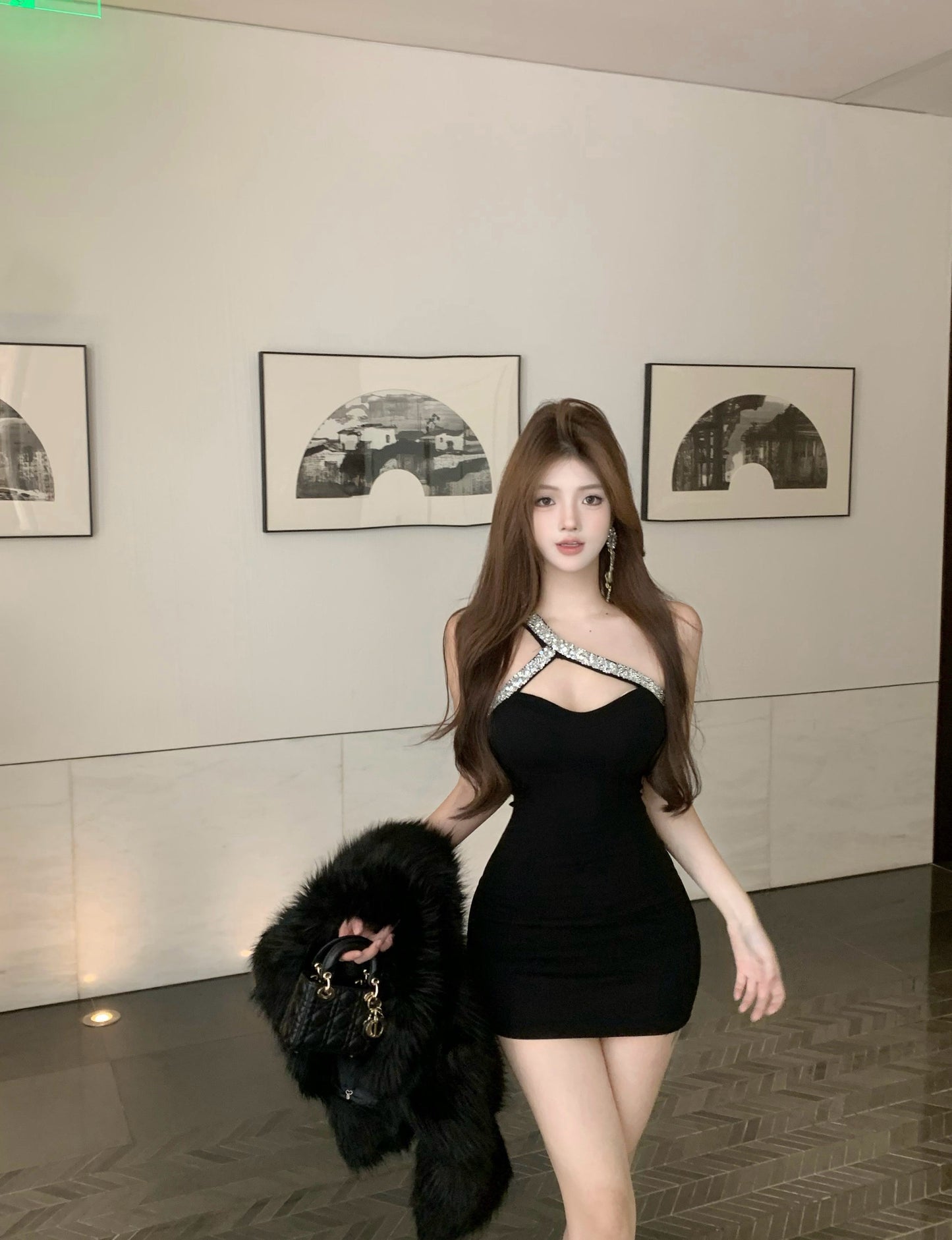 Sexy heavy diamond dress with off-shoulder high waist, slim and slim, short black dress R3674