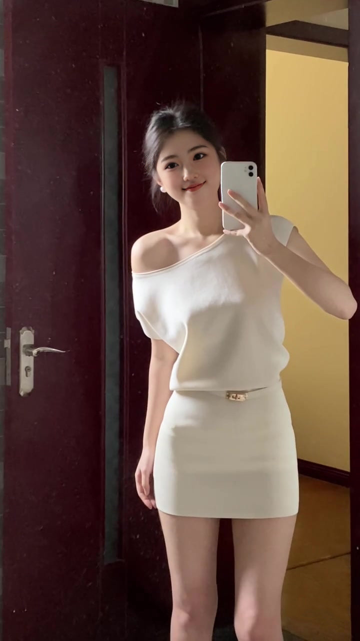 Beautiful white knitted dress gentle temperament waist hip short skirt R0803