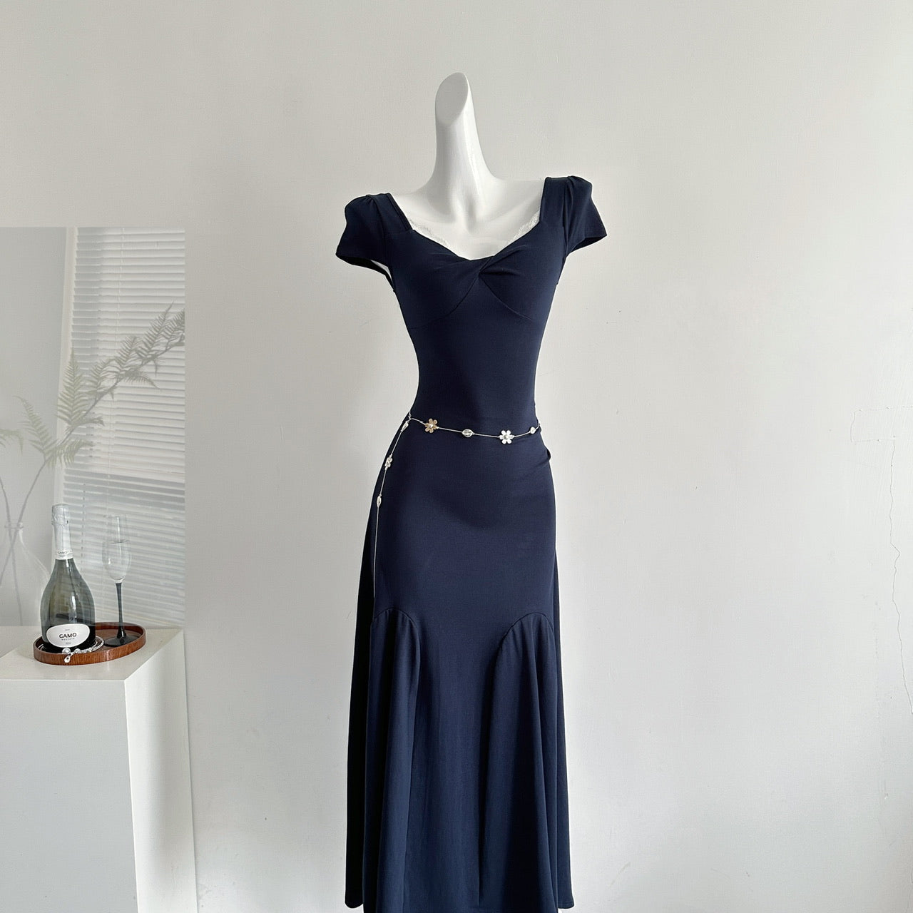 Short-sleeved square-neck dress summer 2025 new French waist slim long skirt R2180