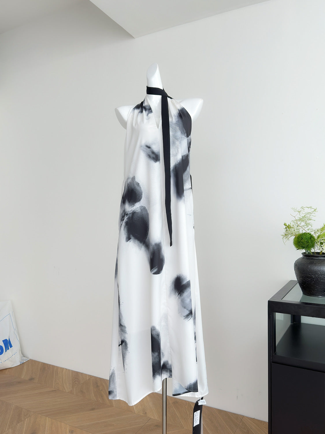 Vacation super beautiful dress summer generous halter neck suspender skirt vest skirt R2182