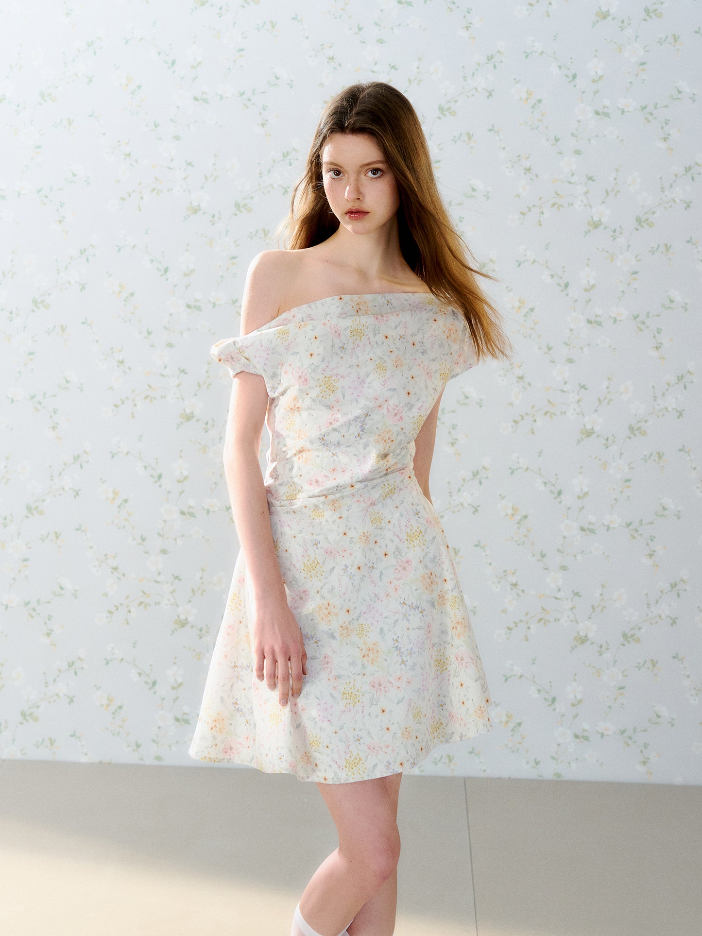 One-shoulder floral dress with asymmetrical twisted pleated waist R5206