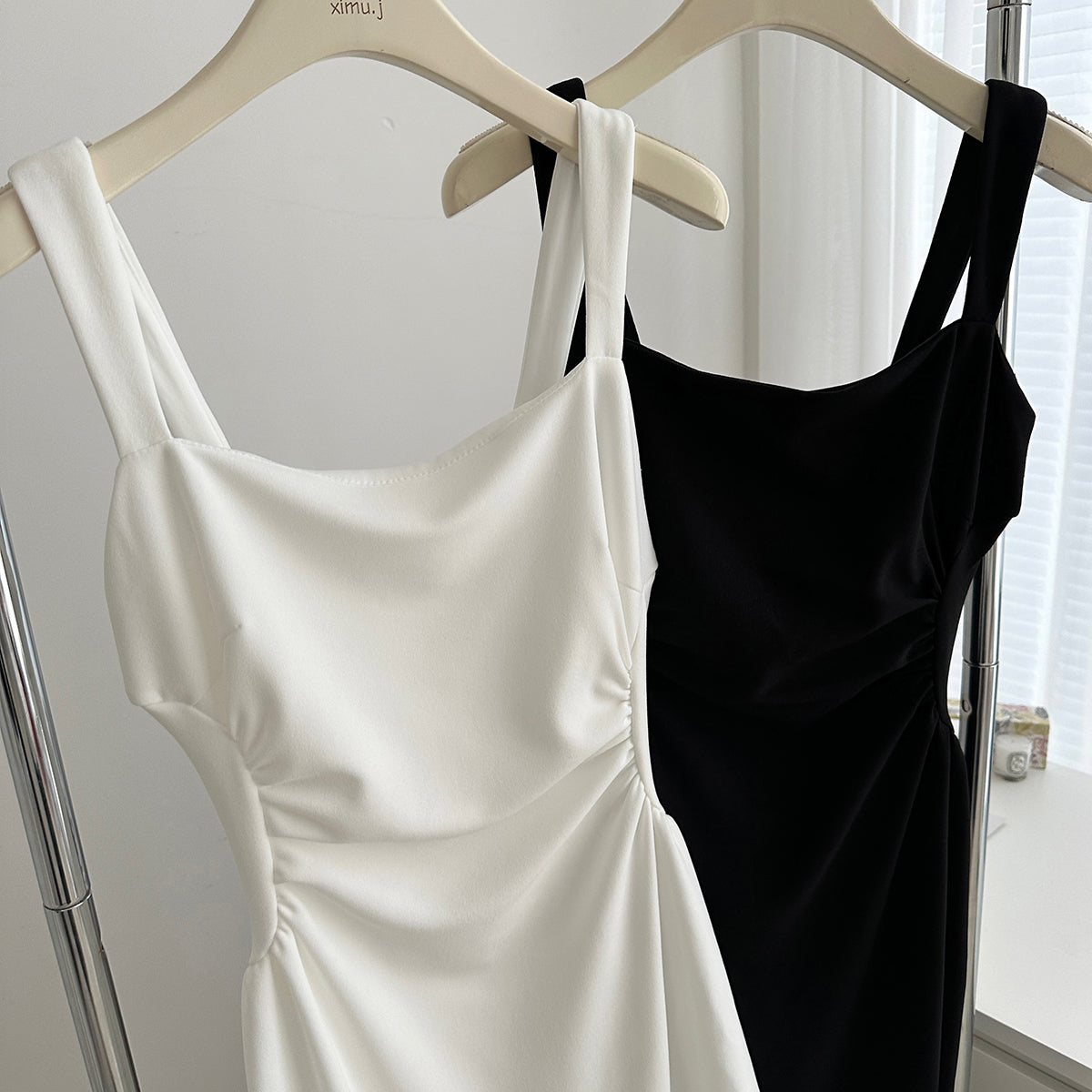 Suspender dress 2025 new square neck French waist niche long skirt R2077