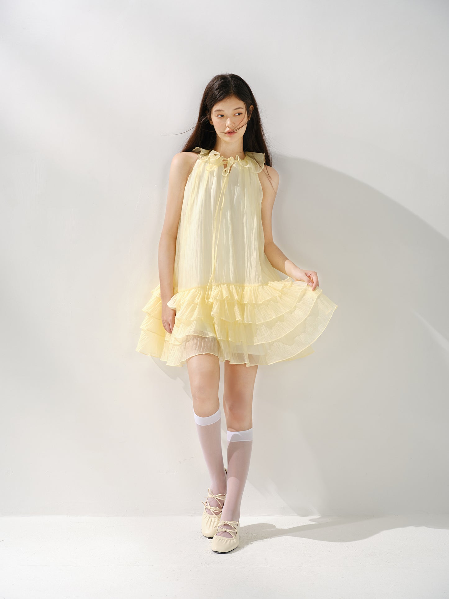 Bright yellow lace-up sleeveless dress, loose multi-layered ruffled cake skirt R5170