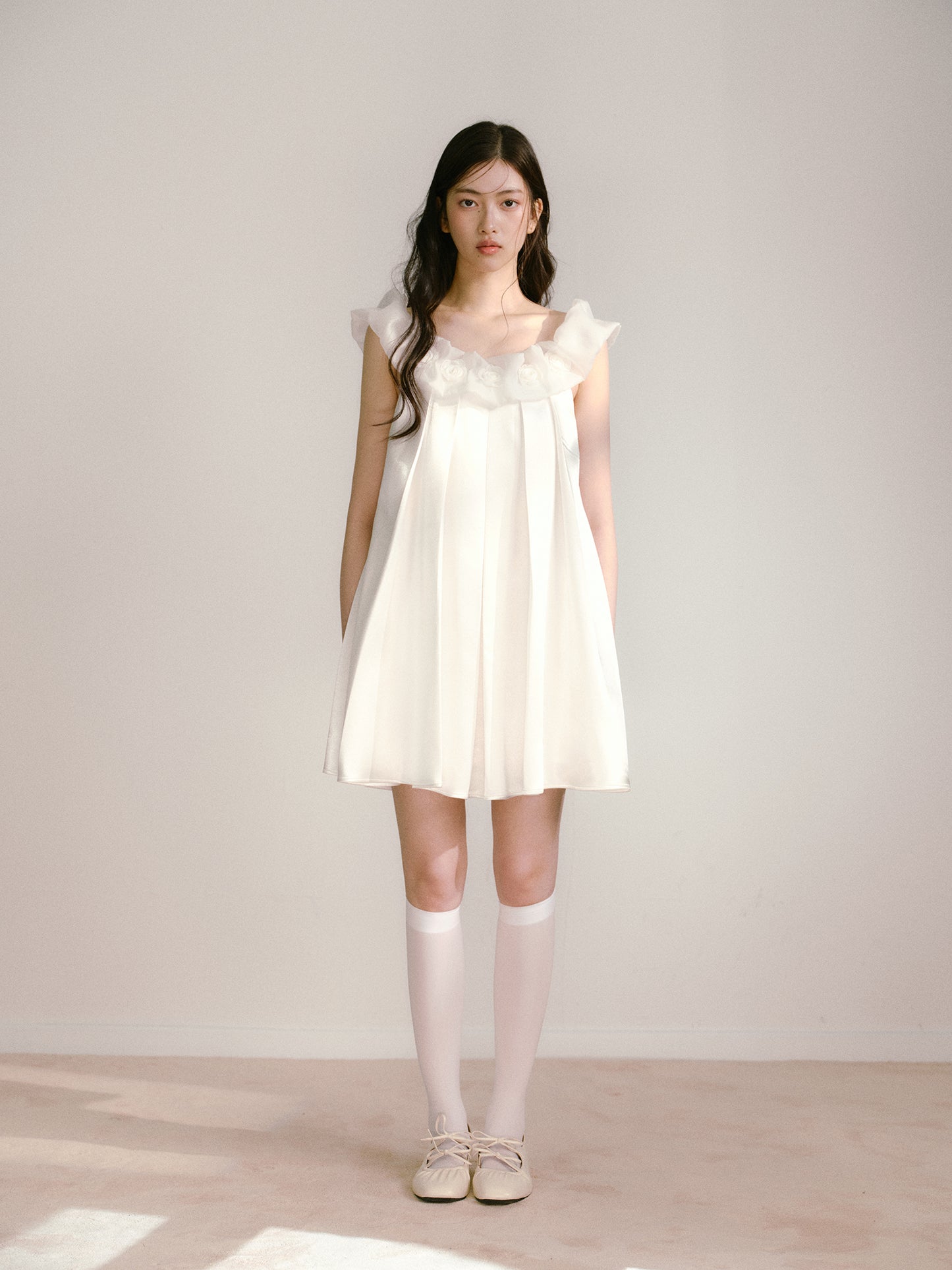 White satin glossy three-dimensional pleated dress cloud collar three-dimensional flower baby dress R5168
