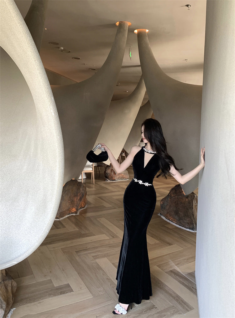 Hepburn style black dress high-end niche temperament heavy fishtail halter neck dress R1774