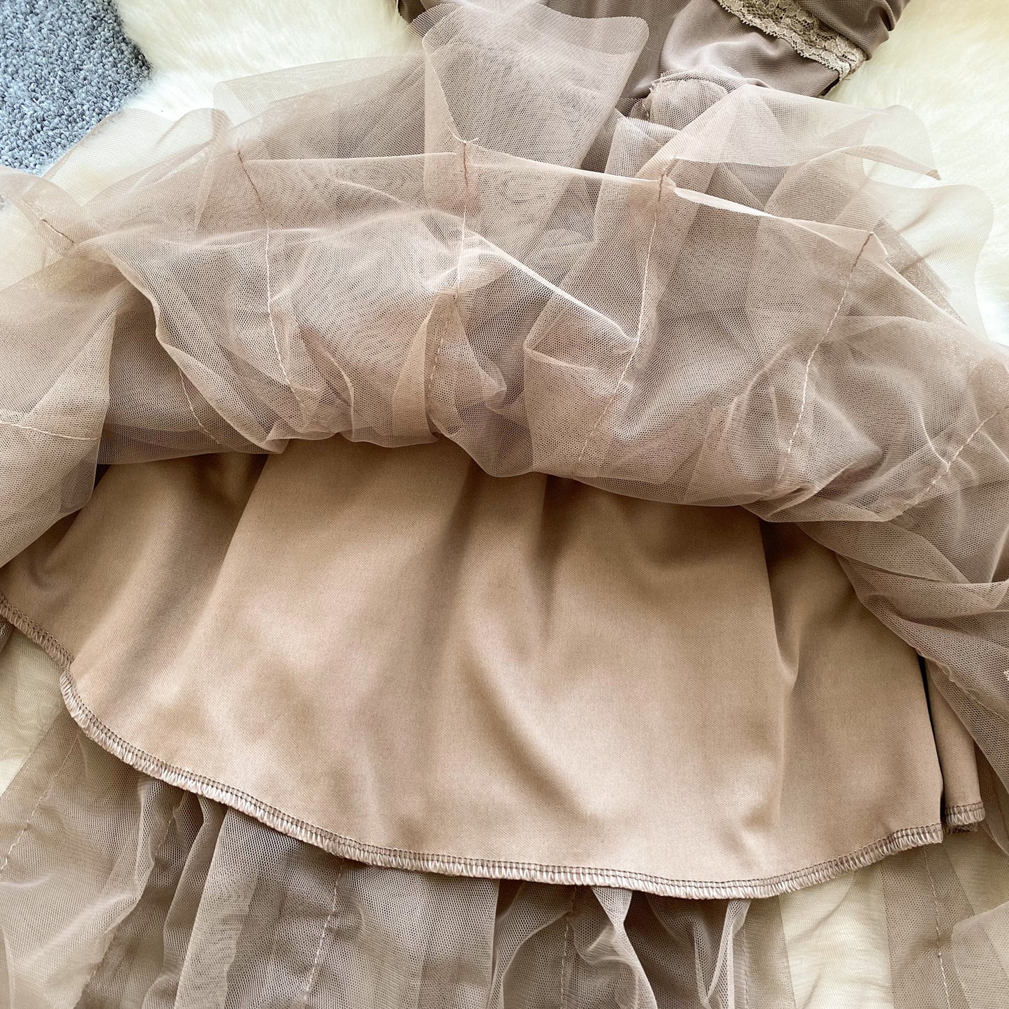 High-grade lace suspenders waist mesh puffy dress French style slim holiday long dress R2349