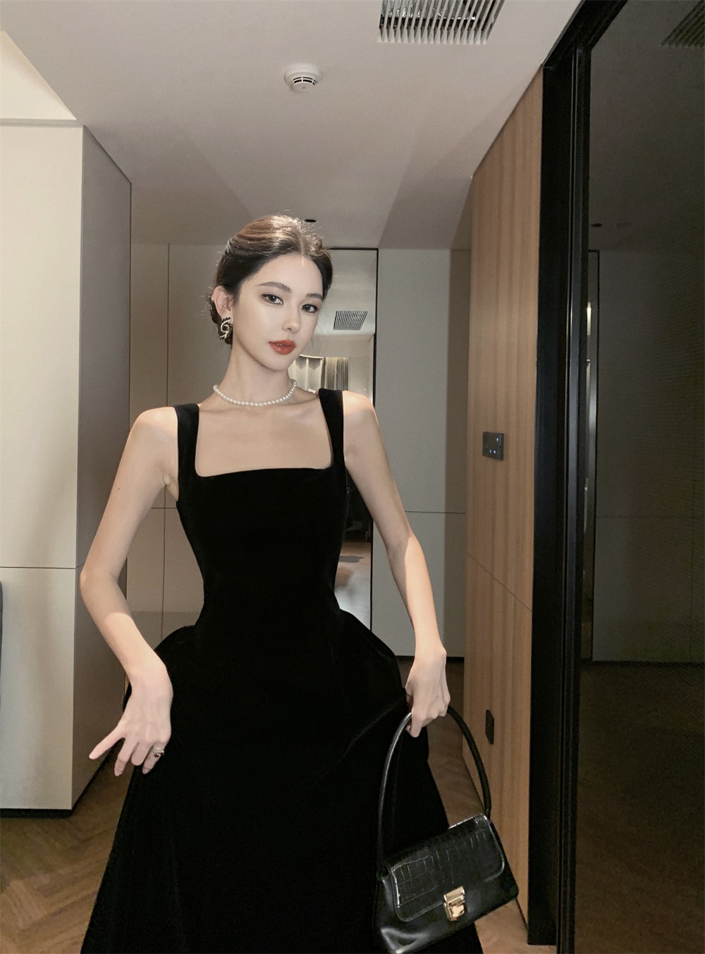 French square neck velvet suspender dress waist temperament dress black long skirt R1423