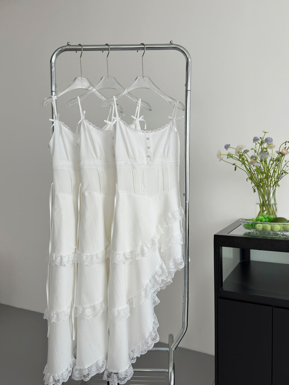 White holiday suspender dress 2025 irregular cake skirt waist long skirt R2058