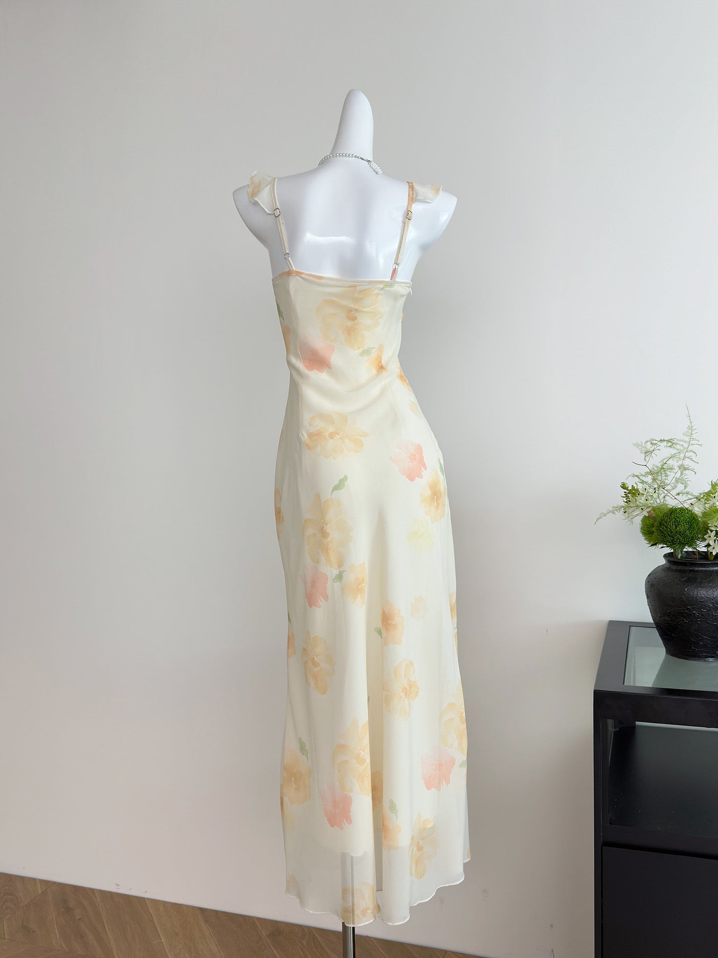 Summer French V-neck floral dress with slim waist and chiffon long skirt R2125