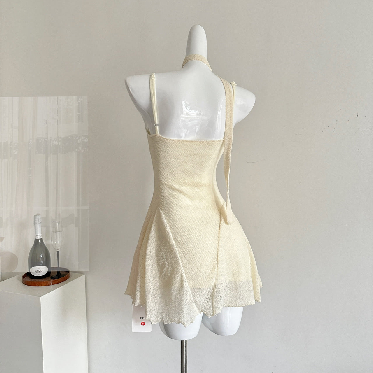 White flower figure-hugging suspender dress R2129