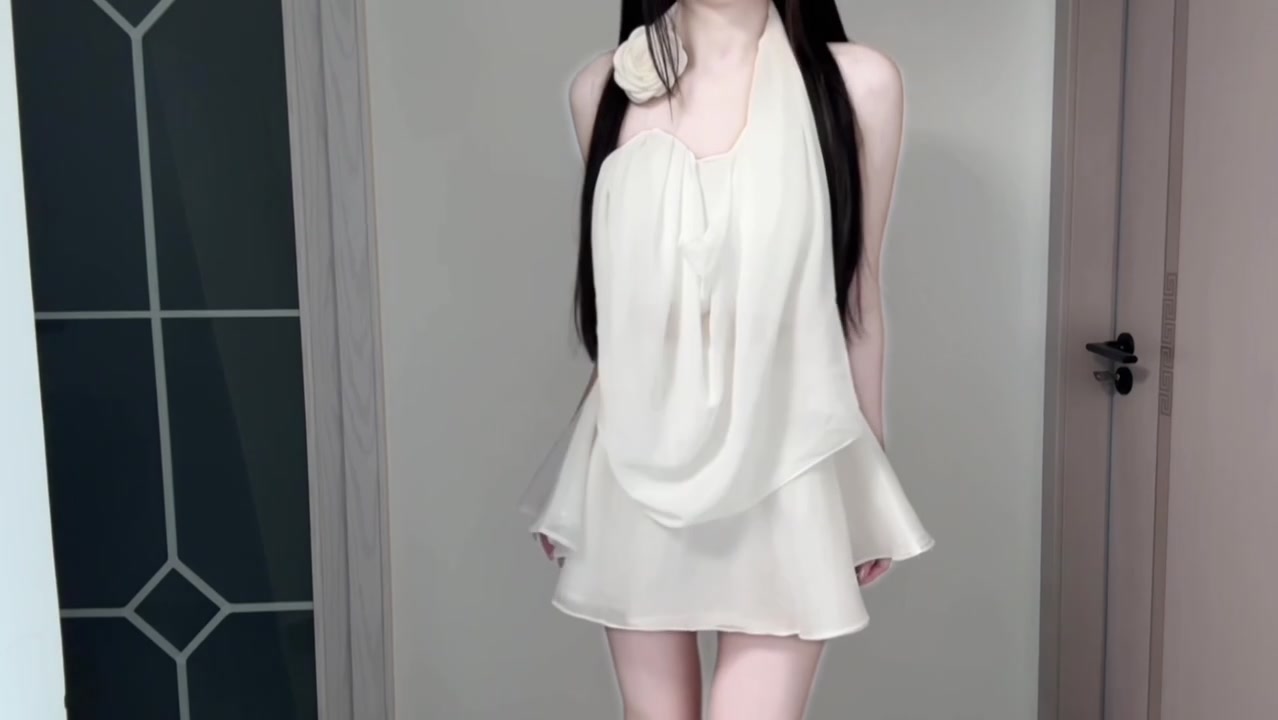 A complete set of pure and relaxed white halter top and short skirt two-piece suit R0833