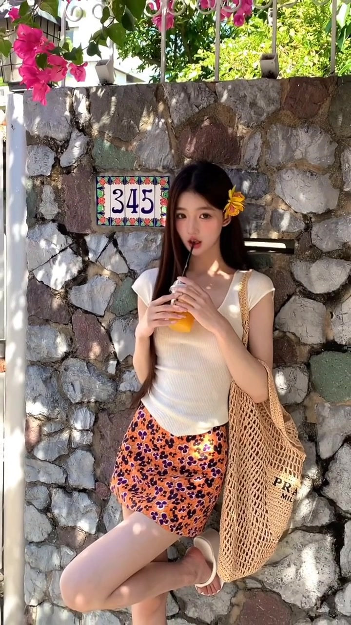 Vacation style outfit sexy hot girl beautiful knitted top floral skirt two-piece skirt R0893