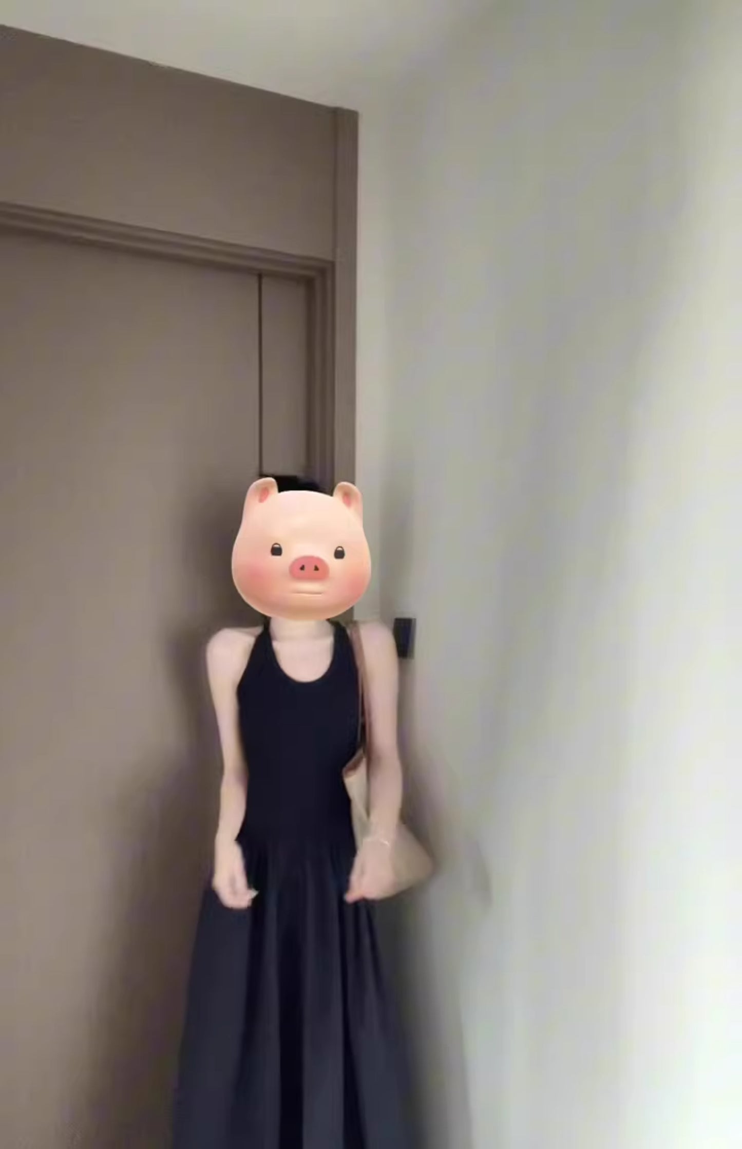 Black dress temperament high-end sleeveless halter neck waist long dress design backless dress R0438