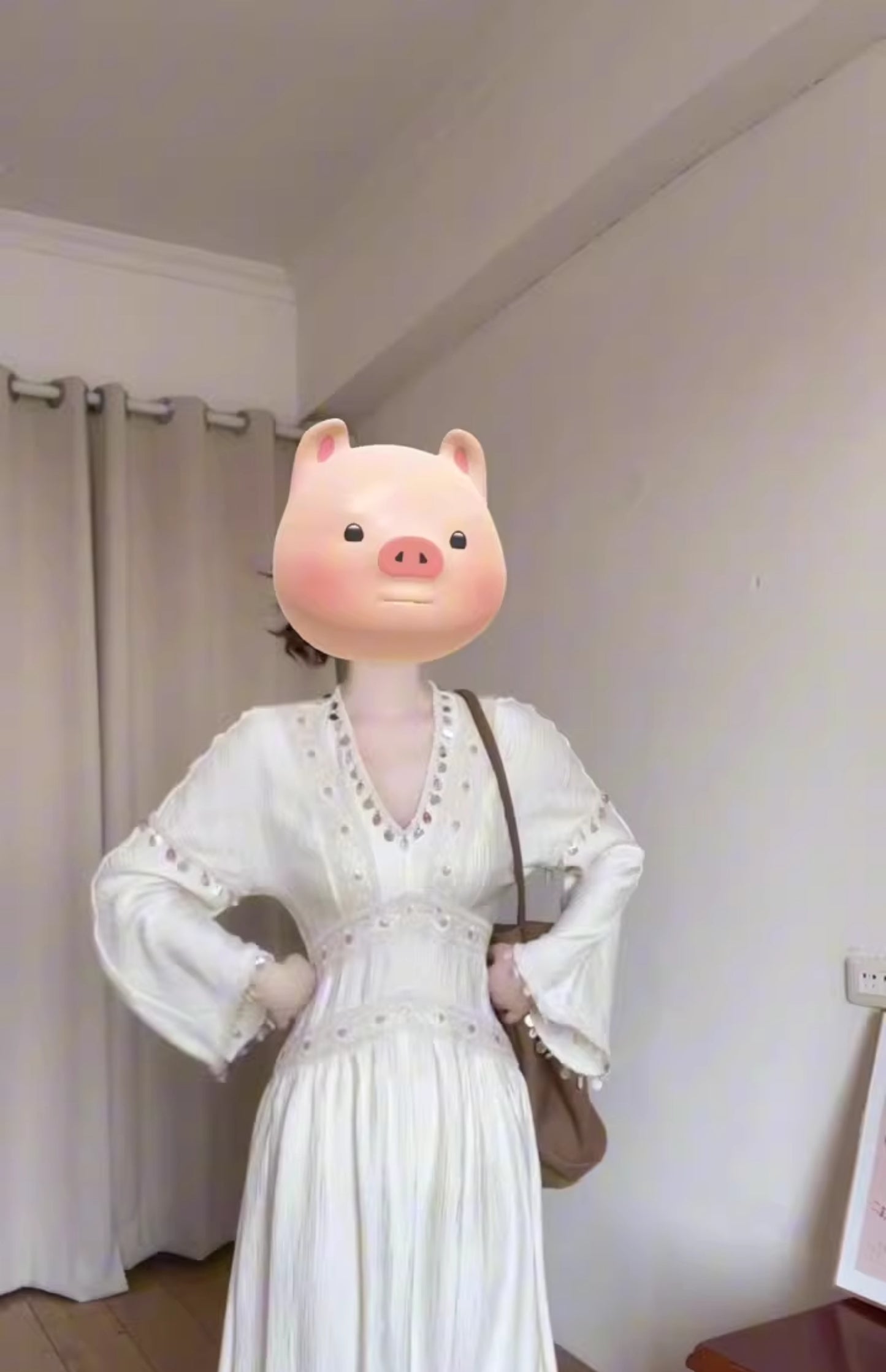 Seaside holiday style v-neck dress 2025 spring new beautiful unique waist temperament long dress R0440