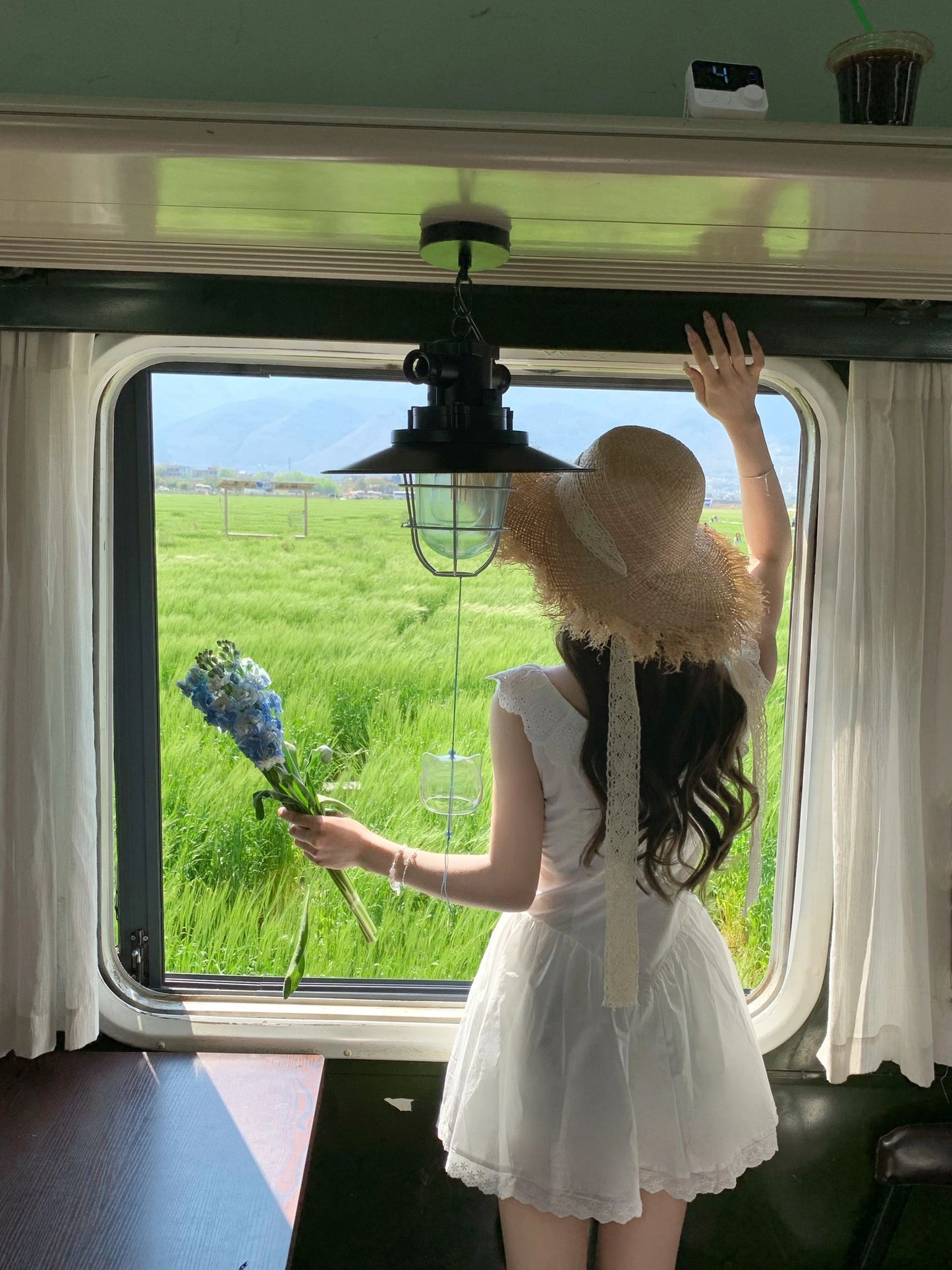 Gentle white moonlight suspender dress beautiful temperament waist A-line short skirt R0742