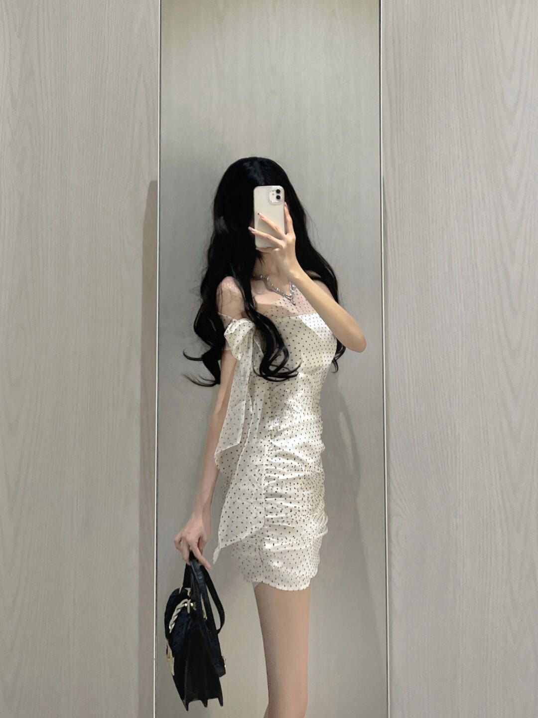 Off-shoulder polka dot dress, sexy and figure-hugging date dress R0557