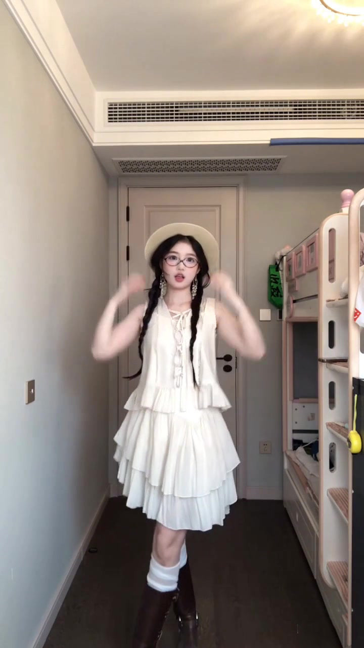 Travel wear beautiful sleeveless vest irregular short skirt two-piece suit female 2025 R0838