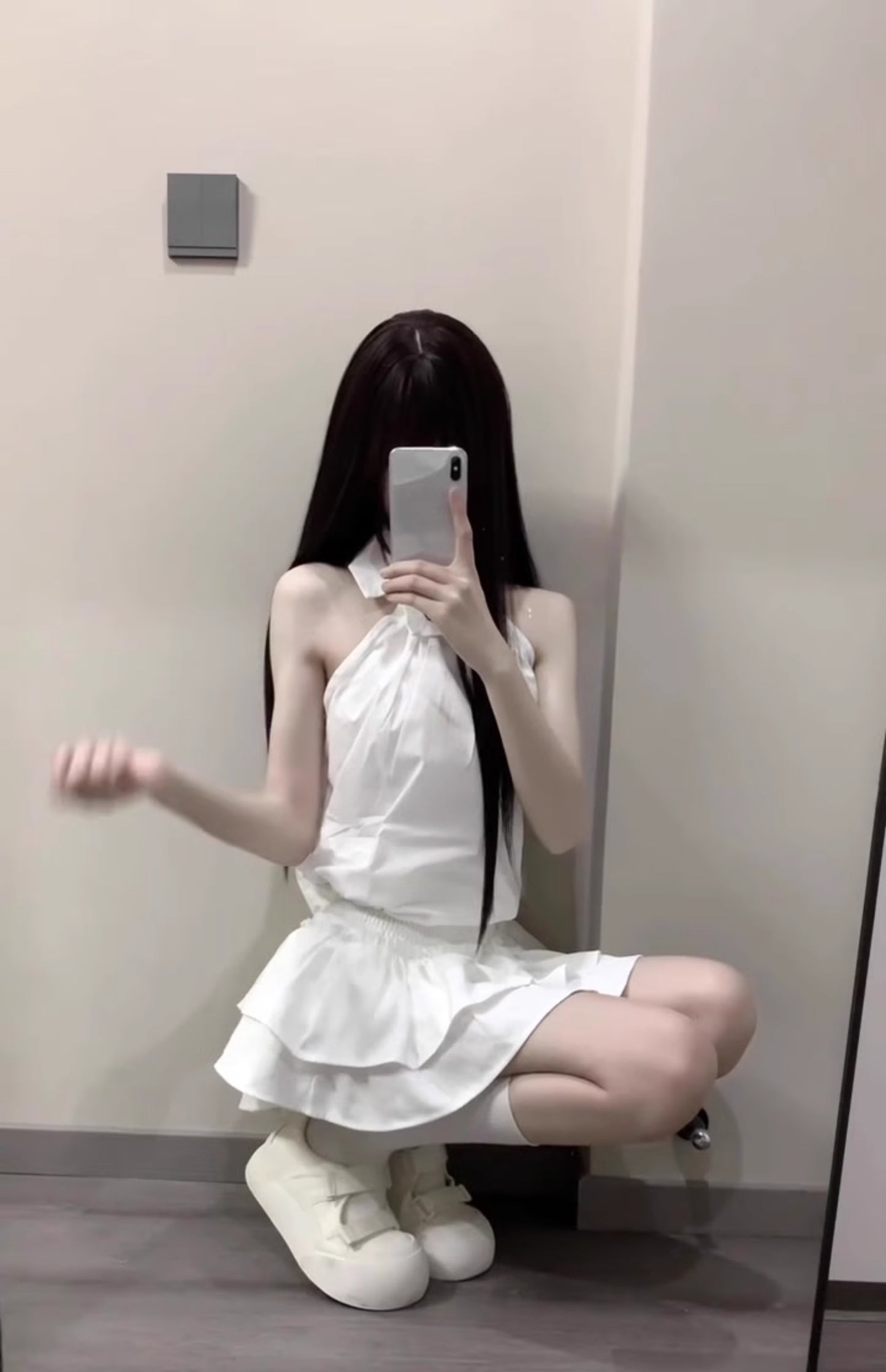 Gentle temperament beautiful white halter neck top puffy skirt two-piece set R0842