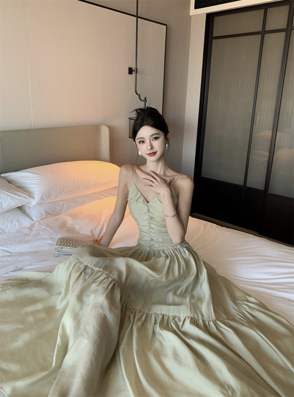 French high-end backless suspender dress sexy V-neck super fairy A-line long skirt R1467