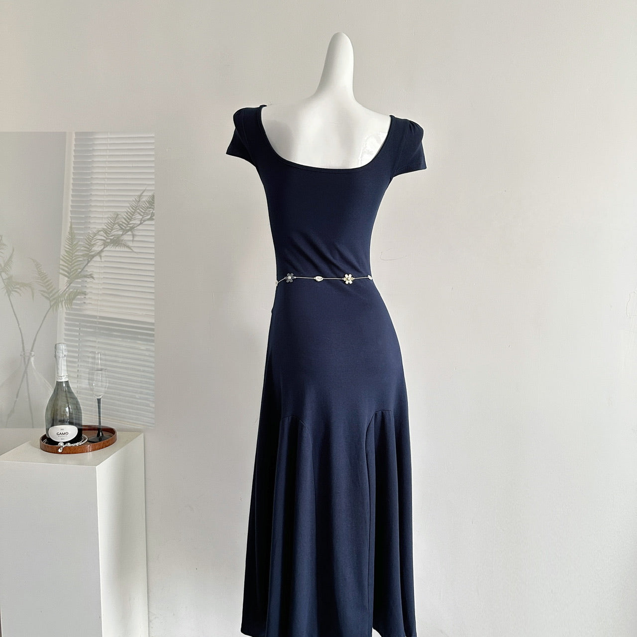 Short-sleeved square-neck dress summer 2025 new French waist slim long skirt R2180