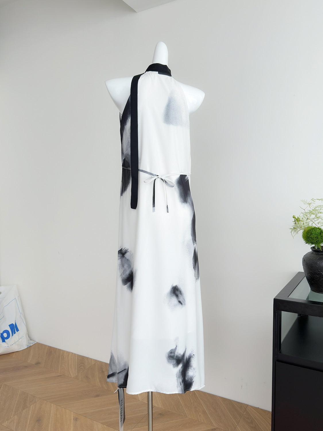 Vacation super beautiful dress summer generous halter neck suspender skirt vest skirt R2182